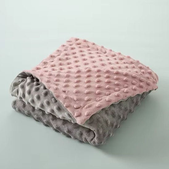 Couverture bébé cocooning gris et rose pour fille.