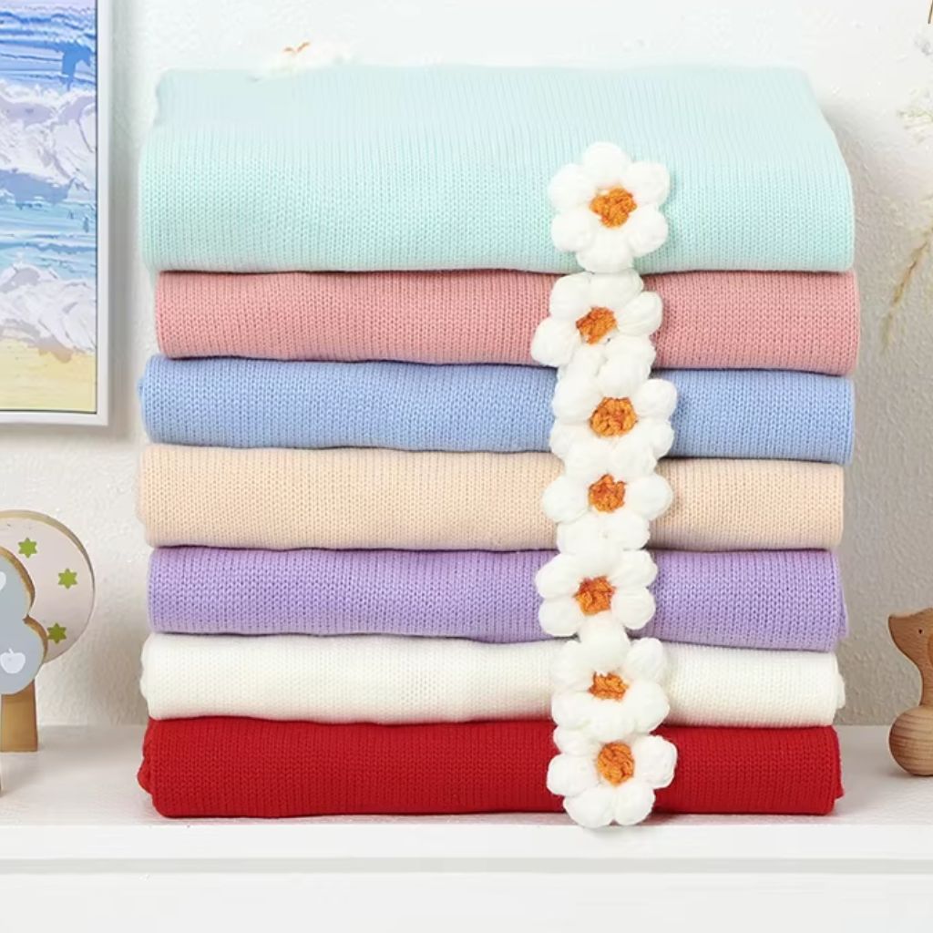 Couverture bebe tricot bleu avec fleurs – Ultra douce et respirante - Spot Bébé