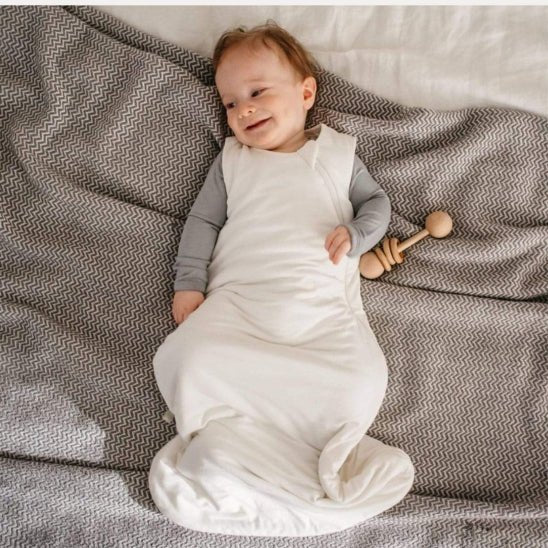 Gigoteuse blanche TOG 1.0 en bambou – idéale pour le sommeil de bébé
