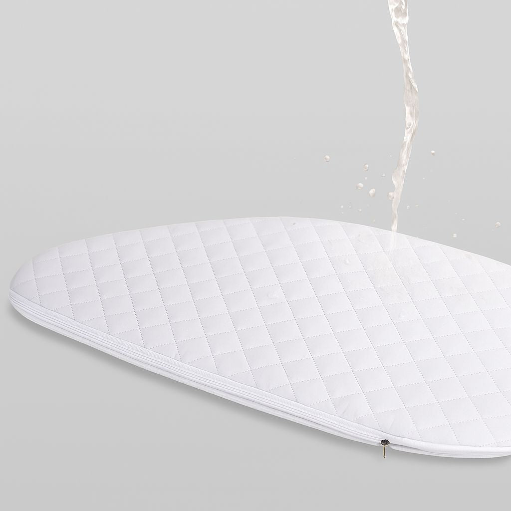 Matelas pliable bébé avec housse imperméable et surface douce pour le change