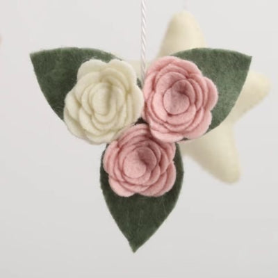 Mobile Bebe bois - Design nature et poétique en feutrine douce - Spot Bébé