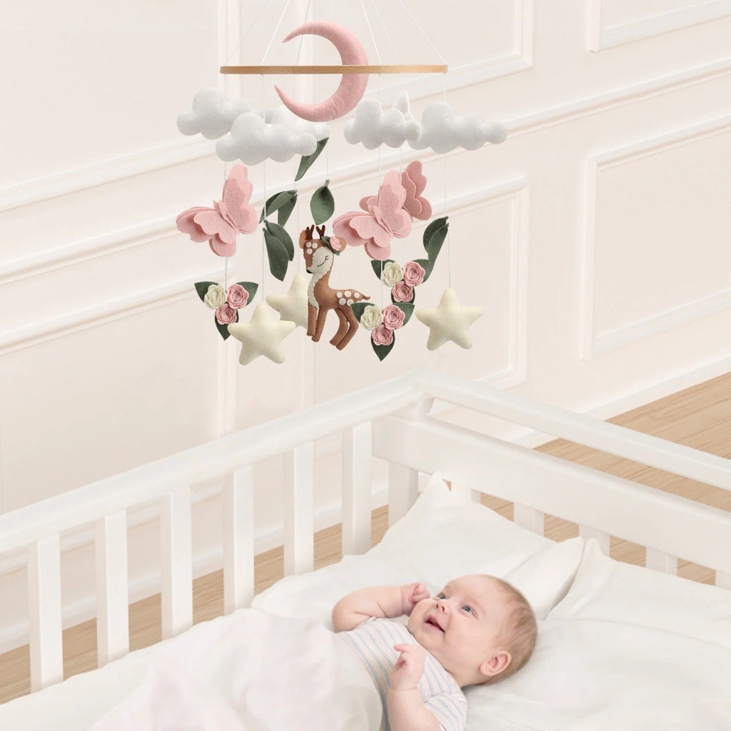 Mobile Bebe bois - Design nature et poétique en feutrine douce - Spot Bébé