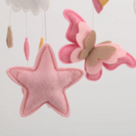 Mobile bébé fille arc-en-ciel & papillons décoration douce pour chambre bébé