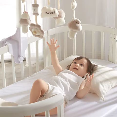 Mobile Bebe lit – Peluches douces et musique apaisante pour l’éveil de bébé - Spot Bébé