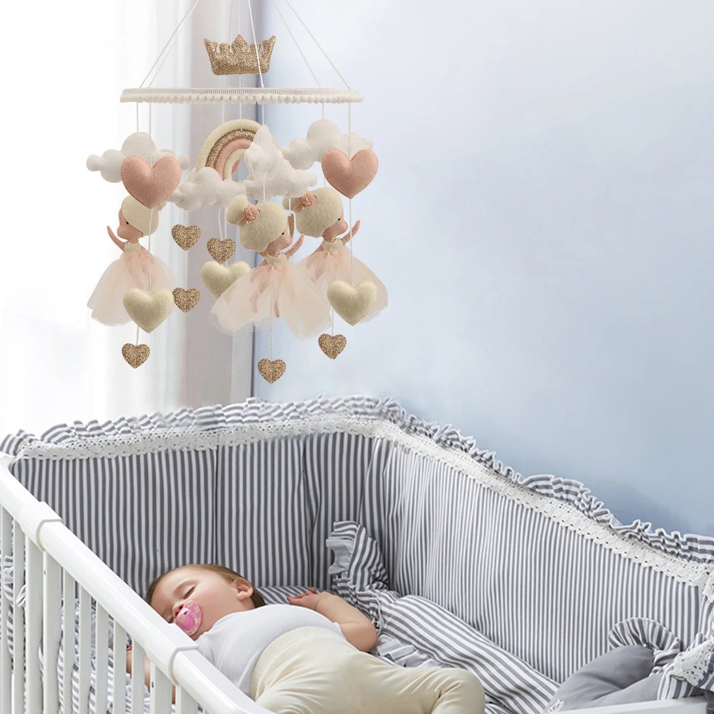 Mobile lit bébé princesse – Danseuses, nuages et cœurs en feutrine douce - Spot Bébé