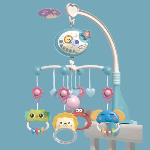 Mobile musical bébé Zafou installé sur un berceau en bois, avec peluches colorées et bébé endormi paisiblement