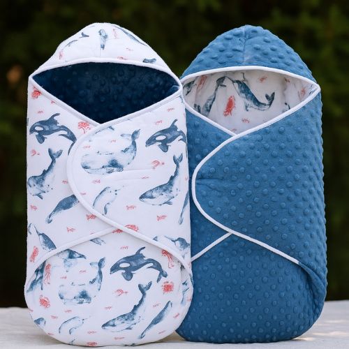 Nid d'ange bébé motif baleine, cocon sécurisant et apaisant pour nouveau-né.