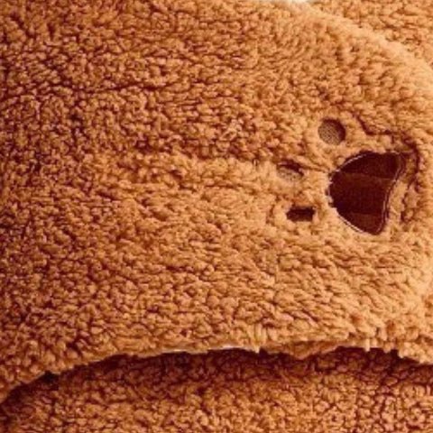 Nid d’ange bébé ours brun parfait pour les sorties froides