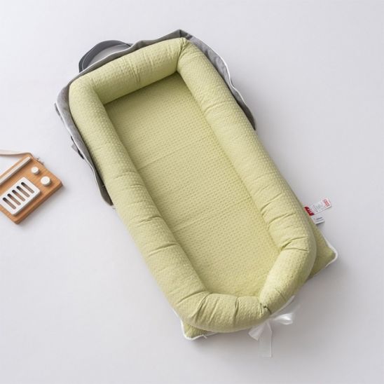Réducteur de lit bébé avec oreiller ergonomique pour belle forme de tête