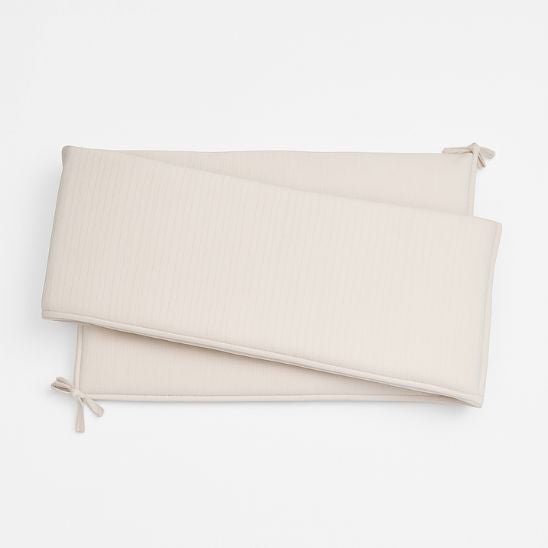 Tour de lit bébé beige doux et sécurisant pour lit à barreaux