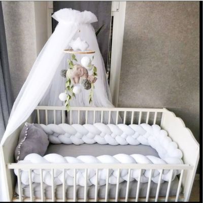Créez un Cocon Apaisant pour Bébé avec la Tresse de Lit Blanche : Élégance, Sécurité et Confort - Spot Bébé