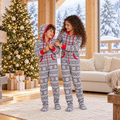 Enfants en combinaison pyjama de Noël Igloo Givre devant le sapin