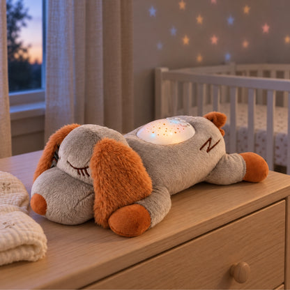 Veilleuse bébé étoiles Roupillou posée sur une commode près d'un lit de bébé le soir