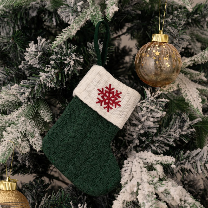 Chaussette de Noël brodée d'un flocon de neige