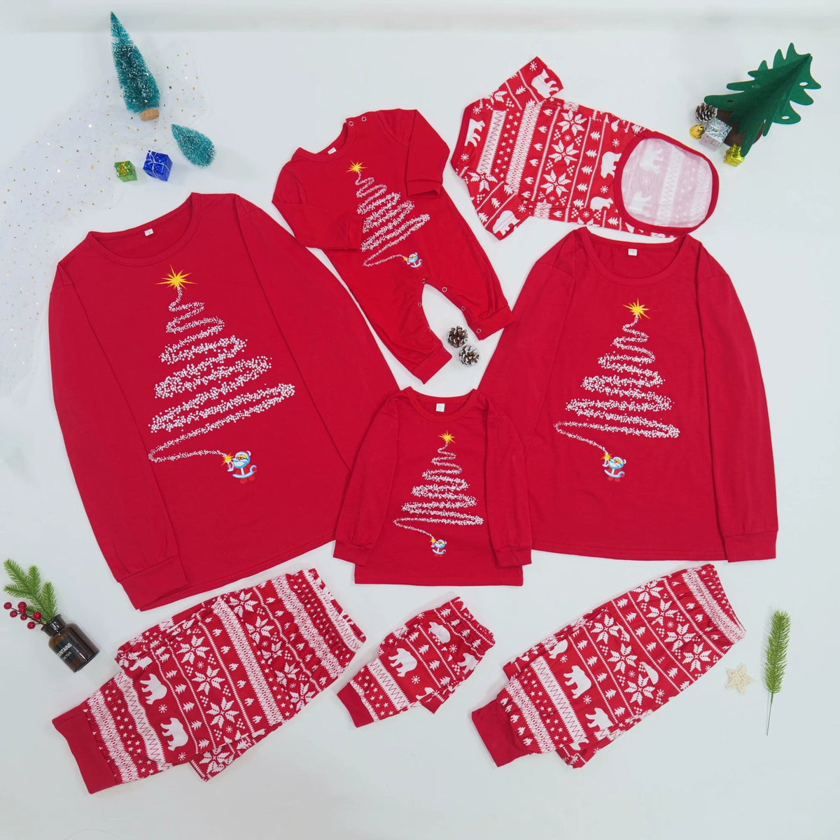 Ensemble pyjama Noël famille sapin rouge : adultes, enfant, grenouillère bébé et chien