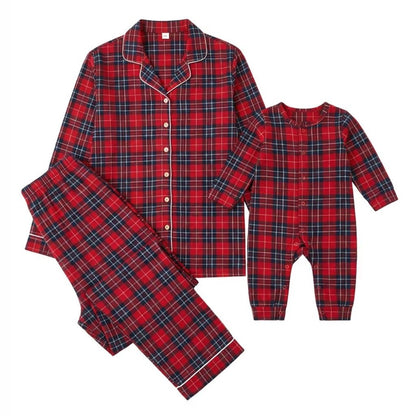 Pyjama de Noël adulte et grenouillère bébé en tartan rouge