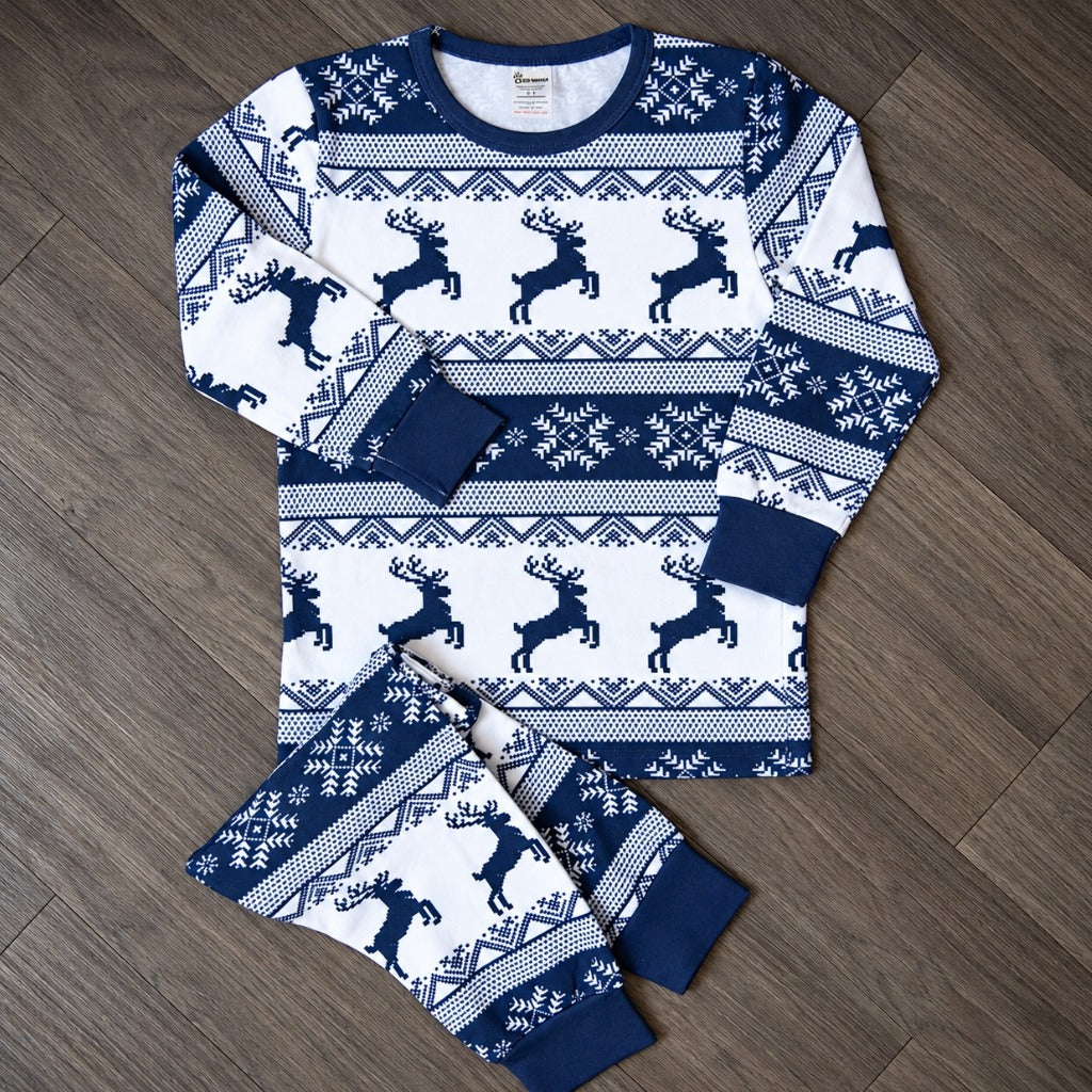 Pyjama de Noël nordique bleu marine aux rennes, haut et pantalon