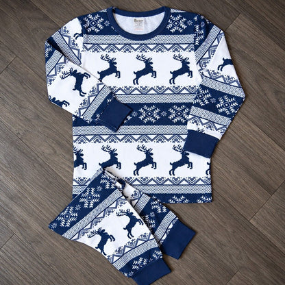 Pyjama de Noël nordique bleu marine aux rennes, haut et pantalon