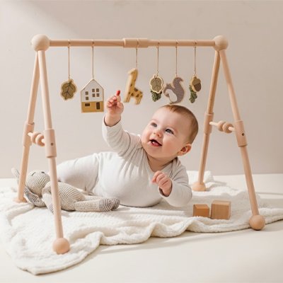 Arche d'éveil bébé design scandinave – jouets suspendus
