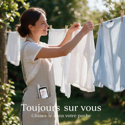 Babyphone portable glissé dans la poche du tablier pendant que maman étend le linge