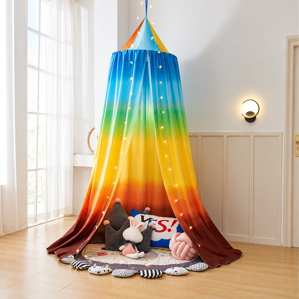 Ciel de lit en dégradé Couchant installé en coin jeu dans une chambre d'enfant