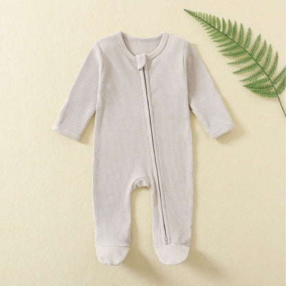 Détail du tissu doux et fermeture zippée de la combinaison pyjama enfant grise