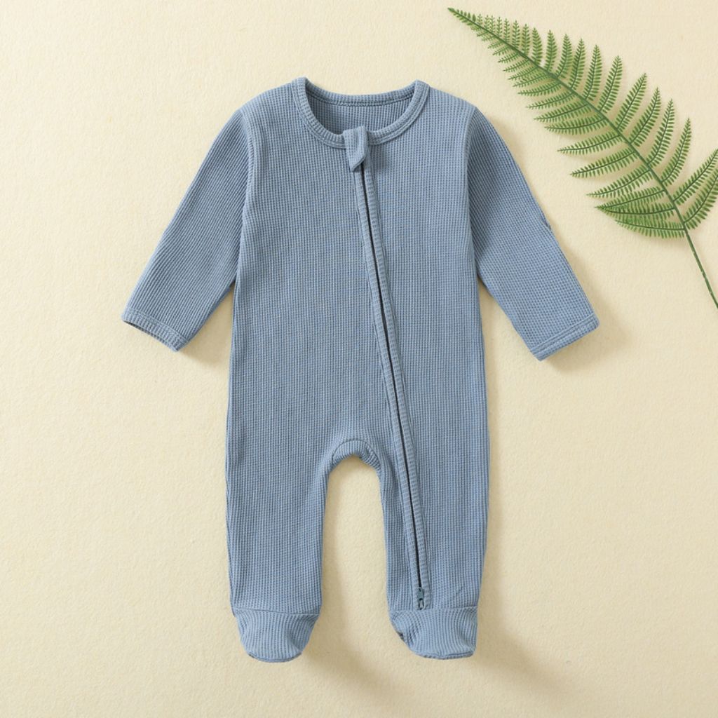 Combinaison pyjama enfant bleu brume en coton gaufré doux et respirant
