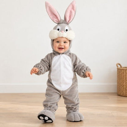 Bébé debout en costume Halloween bébé lapin gris à grandes oreilles roses