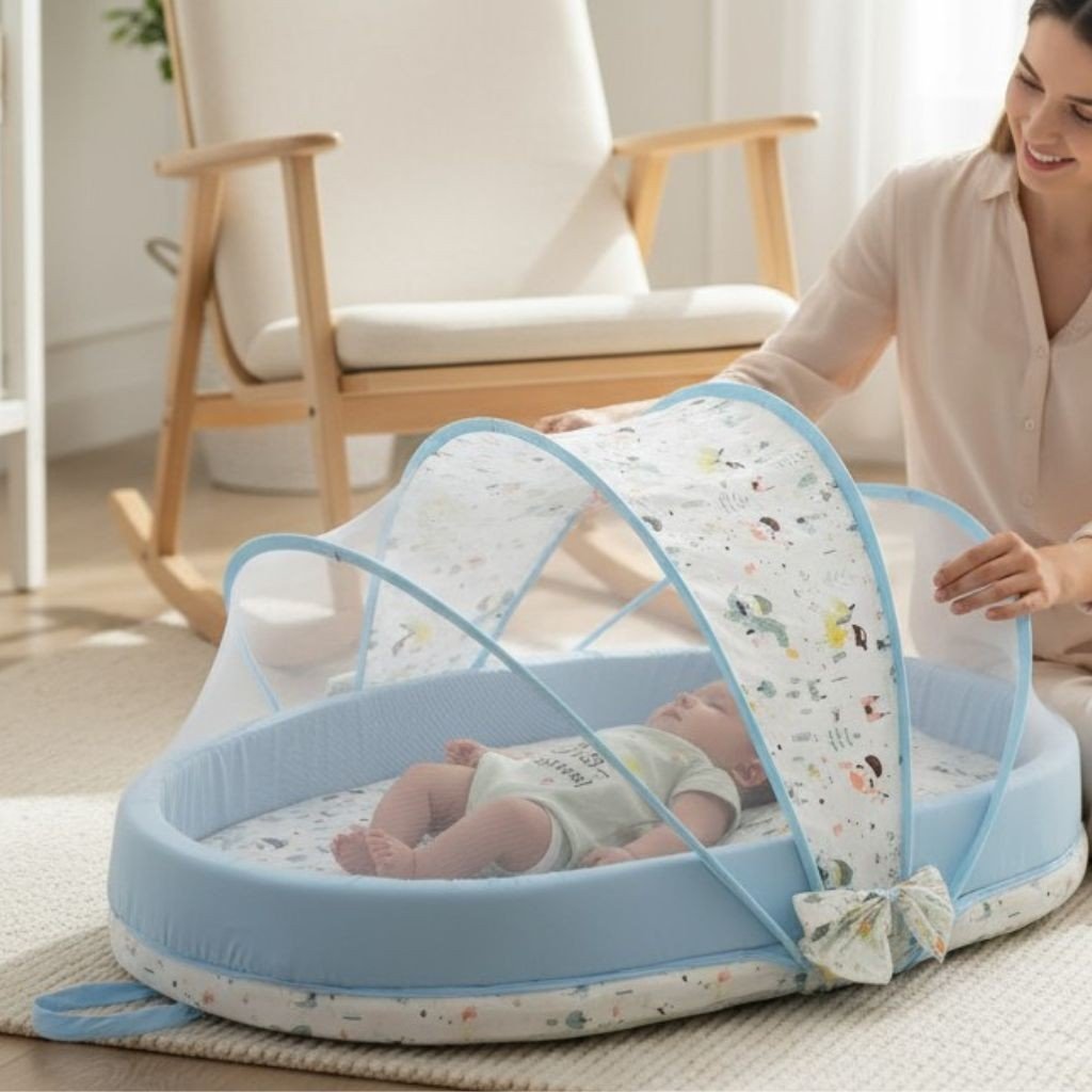 Couffin bébé Sweet Dream, bordure bleu clair, planètes et lunes sur fond blanc