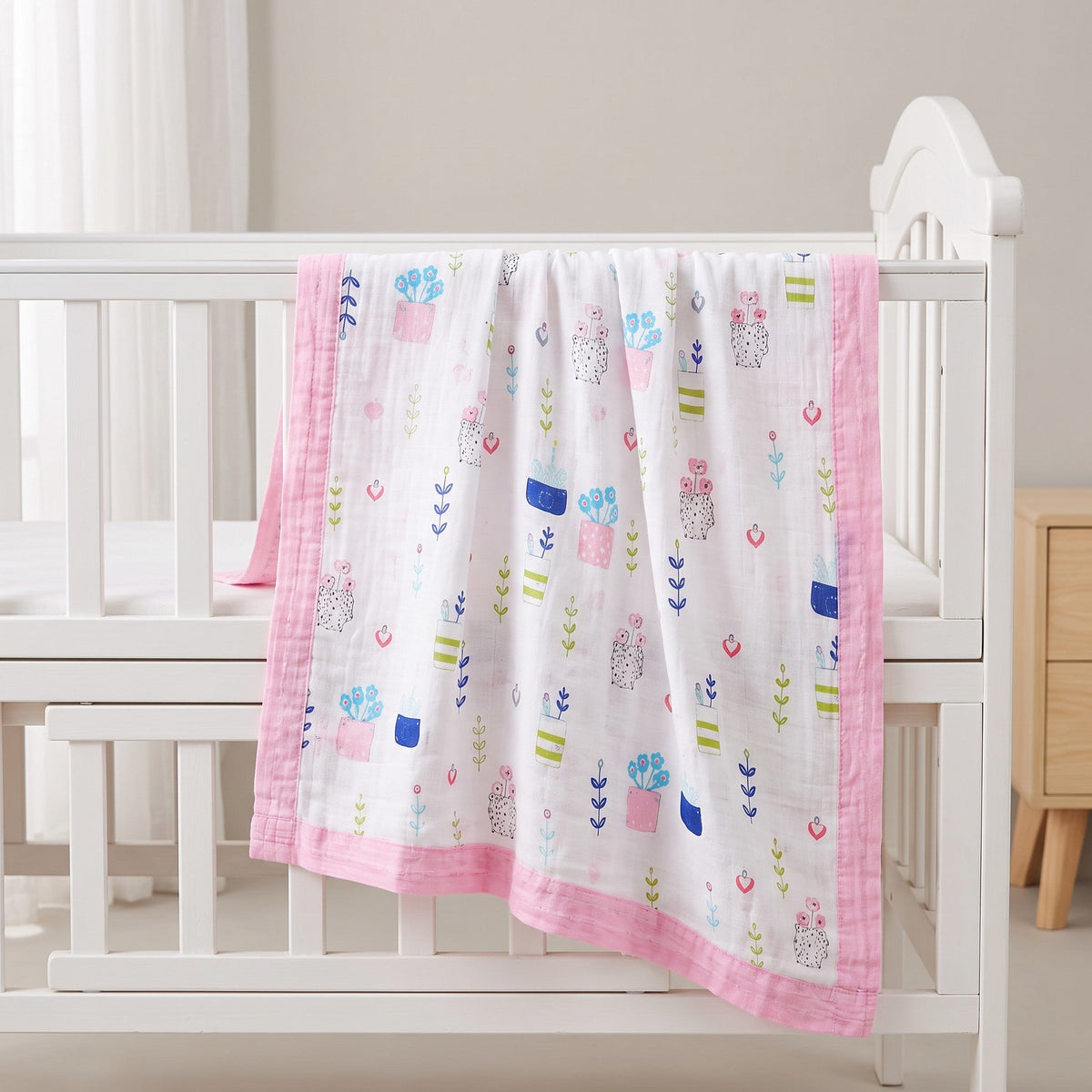 Couverture Bébé – 100% Coton blanche à motifs multicolores avec bordure rose