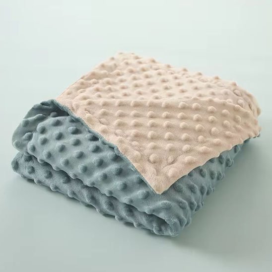Couverture bébé bleu et beige réversible, idéale pour le berceau