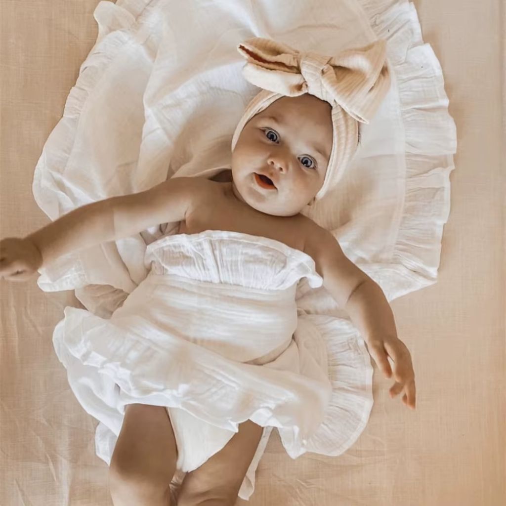 Couverture Bébé - Blanche à Volants – Douceur en gaze de coton naturelle - Spot Bébé