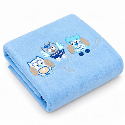 Couverture bébé garçon coloris bleu, pliée avec hiboux appliqués