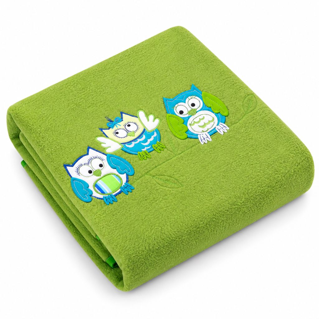 Couverture bébé garçon coloris vert, pliée avec hiboux appliqués