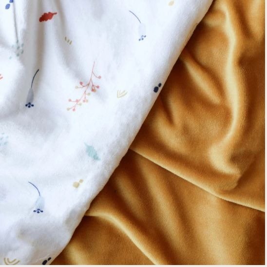 Couverture bebe hiver 100x140 – motif foret ocre, chaleur et confor