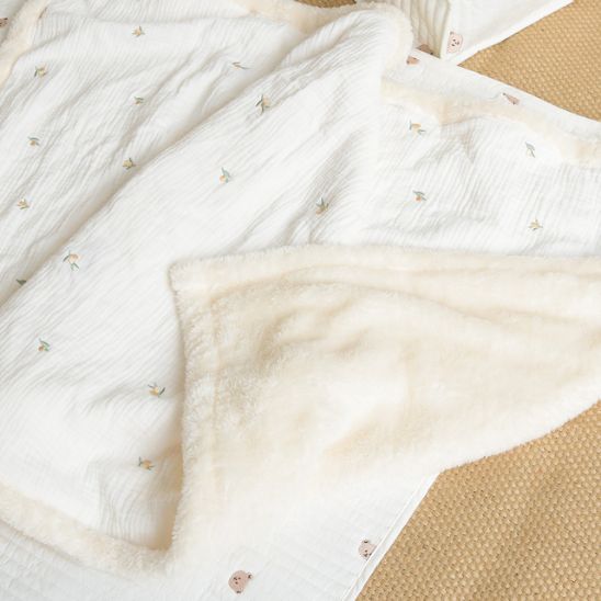 Couverture bebe sherpa double gaze pour siestes et poussette