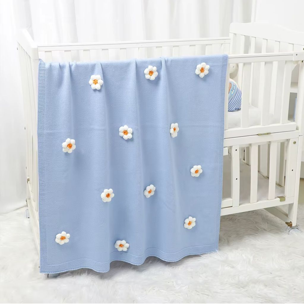 Couverture bebe tricot bleu avec fleurs – Ultra douce et respirante - Spot Bébé