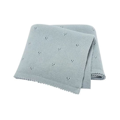 Couverture bébé tricot coloris bleu gris, maille ajourée délicate