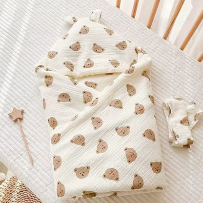 Couverture emmaillotage légère Minuit motif oursons beiges dans le berceau – Spot Bébé