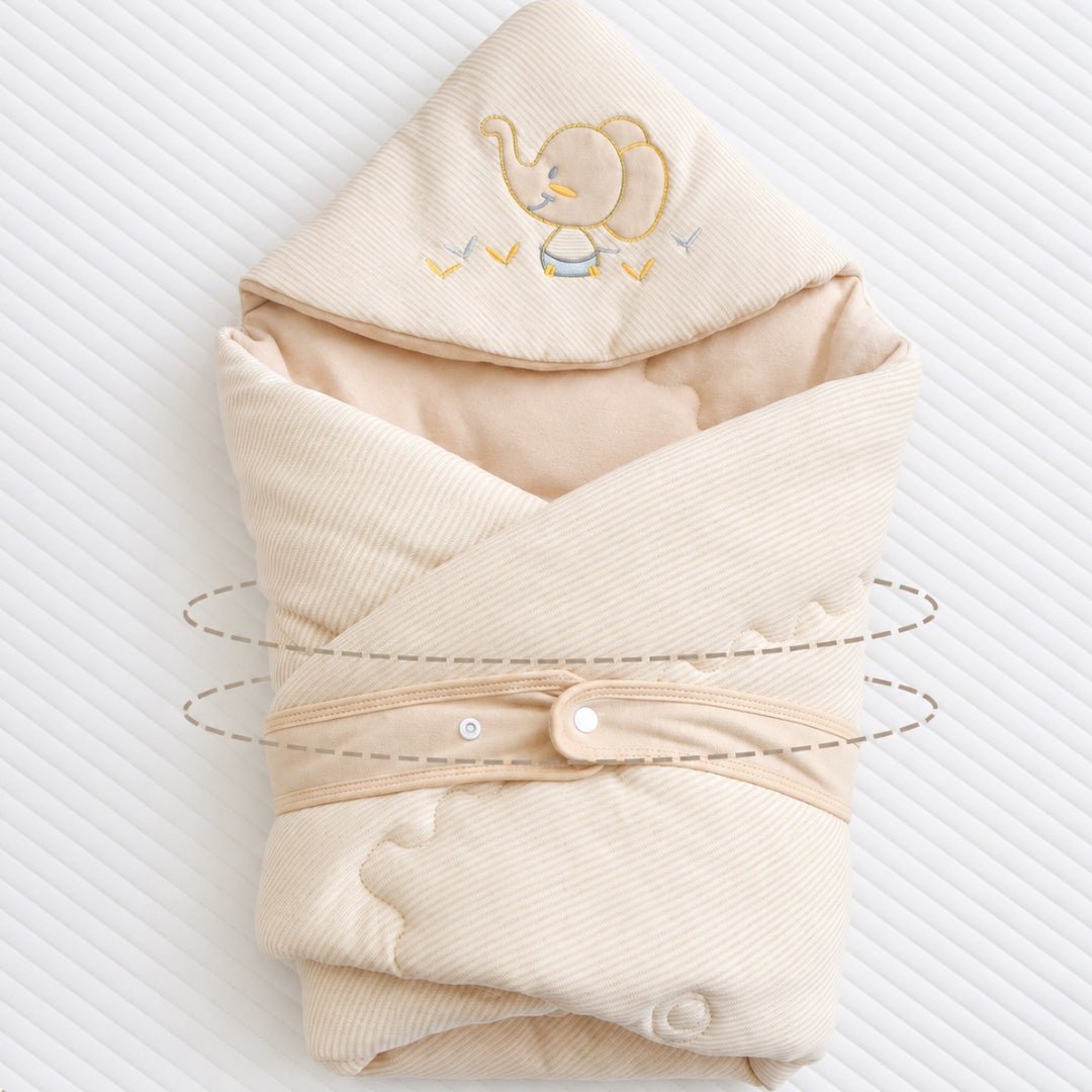 Couverture nid d'ange pliée et fermée par sa sangle à pressions