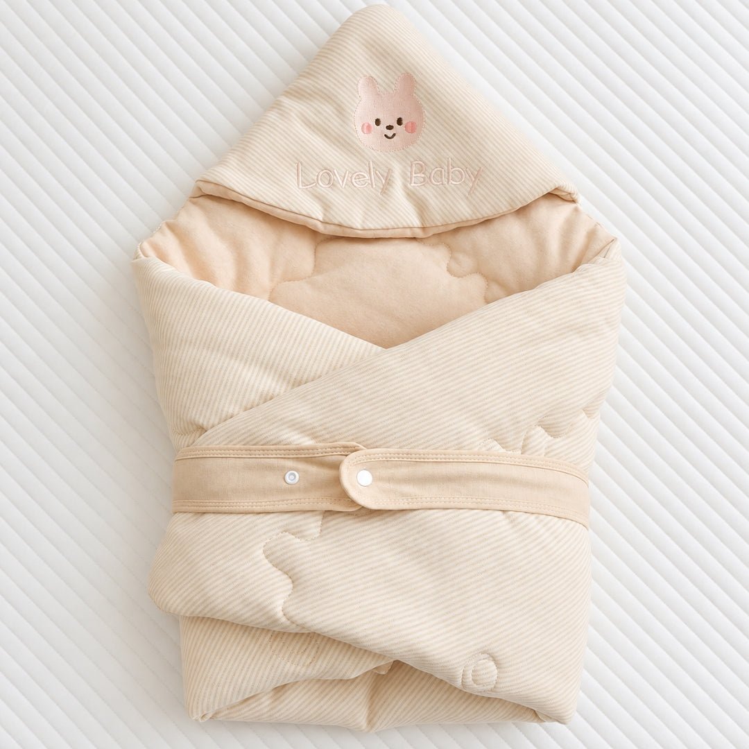 Couverture nid d'ange beige brodée petit lapin Lovely Baby