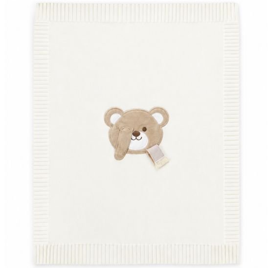 Couverture tricot pour bébé blanc écru avec ourson brodé, présentée à plat