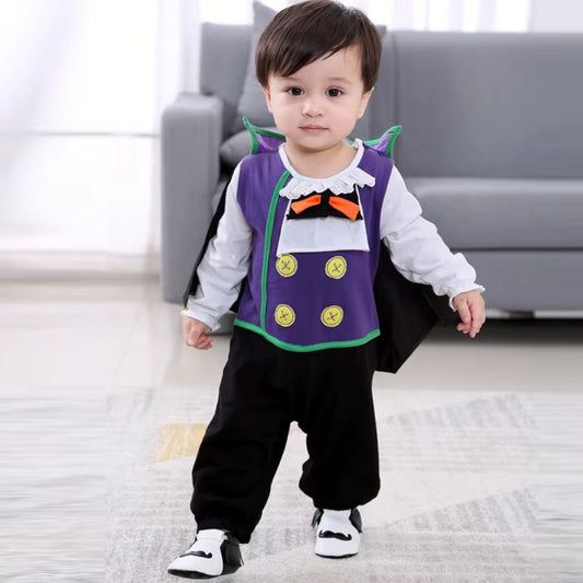 Déguisement Halloween bébé vampire présenté à plat sur fond neutre clair.