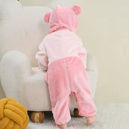 déguisement halloween bébé fille – combinaison peluche à capuche, photo lifestyle intérieure