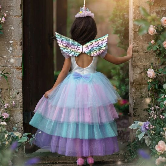 Vue de dos du déguisement licorne enfant avec ailes multicolores et nœud