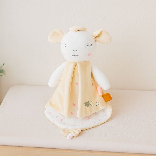 Peluche bébé en forme de mouton pour bébé.
