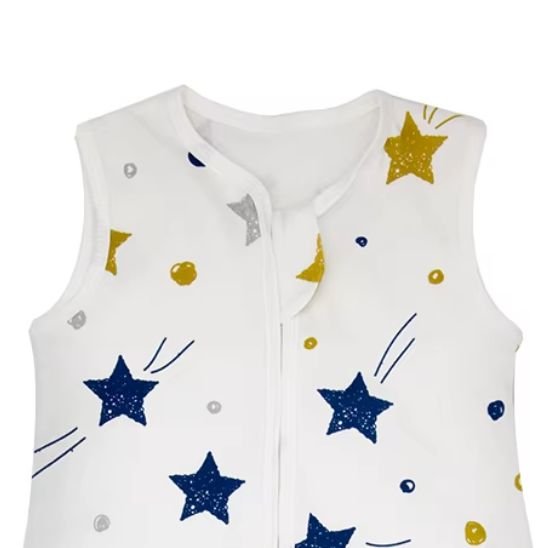 Détail du col et protection de zip sur gigoteuse bebe étoilée TOG 1.