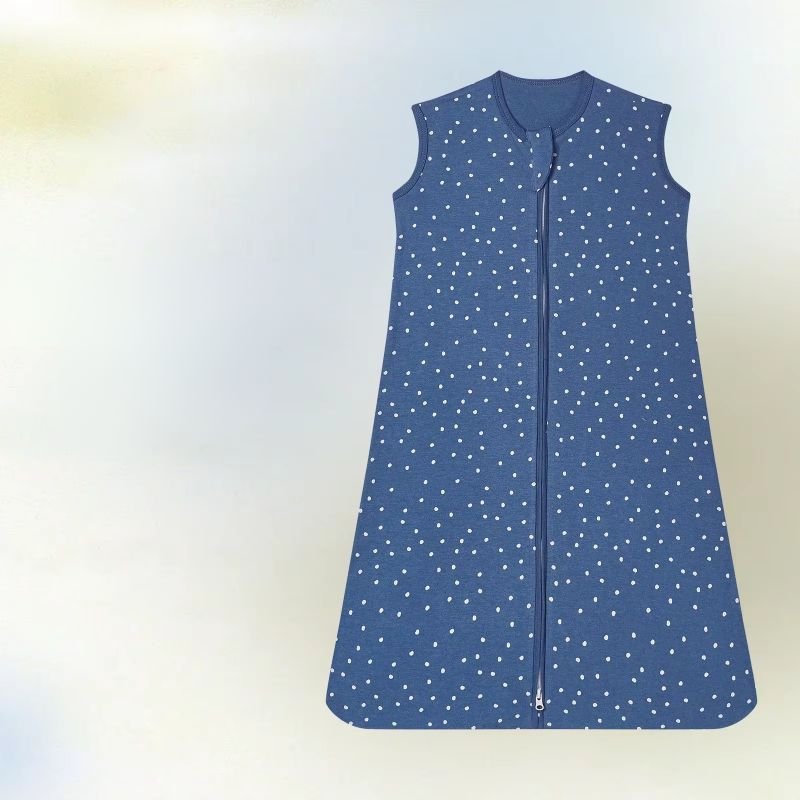 Gigoteuse bébé légère motif triangles beige et bleu en coton respirant