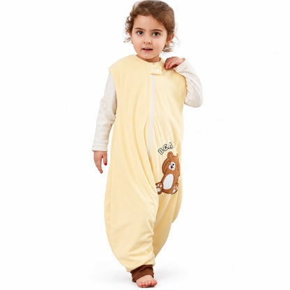 Gigoteuse enfant polaire jaune brodée ourson, portée sur un pyjama manches longues