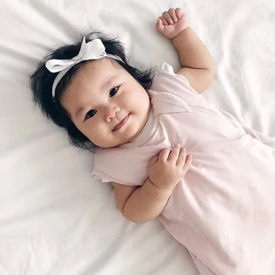 Gigoteuse bébé rose suspendue sur cintre – design cocon Spot Bébé